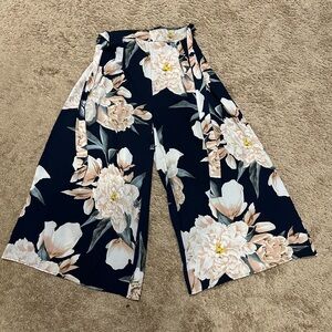 Floral Wide-Leg Pants Size Medium F-13